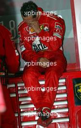 17.05.2003 Spielberg, Österreich, AT, Formel1, Samstag, Michael Schumacher (D, 01, F2003-GA), Scuderia Ferrari Marlboro, in der Box (Pit) - Formel 1 Grand Prix (GP) von Austria 2003 auf dem A1 Ring, Oesterreich, Zeltweg, Spielberg, Austria - Weitere Bilder auf www.xpb.cc, eMail: info@xpb.cc - Belegexemplare senden. Abdruck ist honorarpflichtig. c Copyrightnachweis: xpb.cc