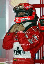 17.05.2003 Spielberg, Österreich, AT, Formel1, Samstag, Michael Schumacher (D, 01, F2003-GA), Scuderia Ferrari Marlboro, in der Box (Pit) - Formel 1 Grand Prix (GP) von Austria 2003 auf dem A1 Ring, Oesterreich, Zeltweg, Spielberg, Austria - Weitere Bilder auf www.xpb.cc, eMail: info@xpb.cc - Belegexemplare senden. Abdruck ist honorarpflichtig. c Copyrightnachweis: xpb.cc