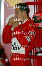 17.05.2003 Spielberg, Österreich, AT, Formel1, Samstag, Michael Schumacher (D, 01, F2003-GA), Scuderia Ferrari Marlboro, in der Box (Pit) - Formel 1 Grand Prix (GP) von Austria 2003 auf dem A1 Ring, Oesterreich, Zeltweg, Spielberg, Austria - Weitere Bilder auf www.xpb.cc, eMail: info@xpb.cc - Belegexemplare senden. Abdruck ist honorarpflichtig. c Copyrightnachweis: xpb.cc