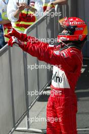 18.05.2003 Spielberg, Österreich, AT, Formel1, Sonntag, Rennen, Michael Schumacher (D, Ferrari) im Park Ferme - Formel 1 Grand Prix (GP) von Austria 2003 auf dem A1 Ring, Oesterreich, Zeltweg, Spielberg, Austria - Weitere Bilder auf www.xpb.cc, eMail: info@xpb.cc - Belegexemplare senden. Abdruck ist honorarpflichtig. c Copyrightnachweis: xpb.cc