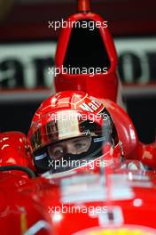 03.05.2003 Granollers, Spanien, BCN, Formel1, Samstag, Michael Schumacher (D, 01, F2003-GA), Scuderia Ferrari Marlboro, in der Box (Pit) - (Barcelona, Spanien, Spain, Circuit de Catalunya, Grand Prix of Spain 2003, Formel 1, F1)  - Weitere Bilder auf www.xpb.cc, eMail: info@xpb.cc - Belegexemplare senden. Abdruck ist honorarpflichtig. c Copyrightnachweis: xpb.cc