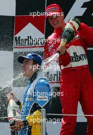 04.05.2003 Granollers, Spanien, BCN, Formel1, Sonntag, Podium, GP von Spanien, Fernando Alonso (E, 08), Renault F1 Team und Michael Schumacher (D, Ferrari) - (Barcelona, Spanien, Spain, Circuit de Catalunya, Grand Prix of Spain 2003, Formel 1, F1)  - Weitere Bilder auf www.xpb.cc, eMail: info@xpb.cc - Belegexemplare senden. Abdruck ist honorarpflichtig. c Copyrightnachweis: xpb.cc