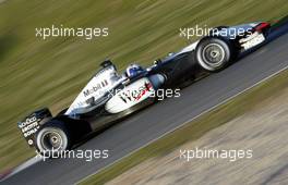 14.01.2003 Barcelona, Spanien, BCN, Formel1 Tests, Dienstag, hier: David Coulthard (GB, 05), West McLaren Mercedes, auf der Strecke (Track) - Circuit de Catalunia in Granollers bei Barcelona (Januar, Testfahrten, Spain, Formel 1, F1, 2003)  c Copyright: Photos mit - xpb.cc - kennzeichnen, weitere Bilder auf der Bilddatenbank