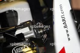 15.01.2003 Barcelona, Spanien, BCN, Formel1 Tests, Mittwoch, hier: Jenson Button (GB, 17), Lucky Strike BAR Honda, in der Box (Pit), Technik - Circuit de Catalunia in Granollers bei Barcelona (Januar, Testfahrten, Spain, Formel 1, F1, 2003)  c Copyright: Photos mit - xpb.cc - kennzeichnen, weitere Bilder auf der Bilddatenbank