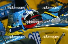 15.01.2003 Barcelona, Spanien, BCN, Formel1 Tests, Mittwoch, hier: Fernando Alonso (E, 08), Mild Seven Renault F1 Team, in der Box (Pit) - Circuit de Catalunia in Granollers bei Barcelona (Januar, Testfahrten, Spain, Formel 1, F1, 2003)  c Copyright: Photos mit - xpb.cc - kennzeichnen, weitere Bilder auf der Bilddatenbank