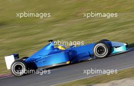 14.01.2003 Barcelona, Spanien, BCN, Formel1 Tests, Dienstag, hier: der neue Sauber (ohne Branding) - Nick Heidfeld (D, 09), Sauber Petronas, C22, auf der Strecke (Track), Circuit de Catalunia in Granollers bei Barcelona (Januar, Testfahrten, Spain, Formel 1, F1, 2003)  c Copyright: Photos mit - xpb.cc - kennzeichnen, weitere Bilder auf der Bilddatenbank