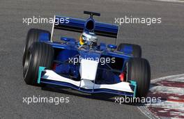 13.01.2003 Barcelona, Spanien, BCN, Formel1 Tests, Montag, hier: der neue Sauber (ohne Branding) - Nick Heidfeld (D, 09), Sauber Petronas, C22, auf der Strecke (Track), Circuit de Catalunia in Granollers bei Barcelona (Januar, Testfahrten, Spain, Formel 1, F1, 2003)  c Copyright: Photos mit - xpb.cc - kennzeichnen, weitere Bilder auf der Bilddatenbank