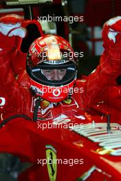 21.01.2003 Barcelona, Spanien, BCN, Formel1 Tests, Dienstag, erster Einsatz nach der Winterpause von Michael Schumacher (D), Scuderia Ferrari Marlboro, in der Box (Pit) - Circuit de Catalunia in Granollers bei Barcelona (Januar, Testfahrten, Spain, Formel 1, F1, 2003)  c Copyright: Photos mit - xpb.cc - kennzeichnen, weitere Bilder auf der Bilddatenbank