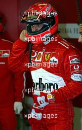 21.01.2003 Barcelona, Spanien, BCN, Formel1 Tests, Dienstag, erster Einsatz nach der Winterpause von Michael Schumacher (D), Scuderia Ferrari Marlboro, in der Box (Pit) - Circuit de Catalunia in Granollers bei Barcelona (Januar, Testfahrten, Spain, Formel 1, F1, 2003)  c Copyright: Photos mit - xpb.cc - kennzeichnen, weitere Bilder auf der Bilddatenbank