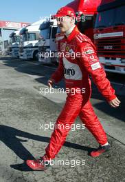 21.01.2003 Barcelona, Spanien, BCN, Formel1 Tests, Dienstag, erster Einsatz nach der Winterpause von Michael Schumacher (D), Scuderia Ferrari Marlboro, Portrait, im Paddock - Circuit de Catalunia in Granollers bei Barcelona (Januar, Testfahrten, Spain, Formel 1, F1, 2003)  c Copyright: Photos mit - xpb.cc - kennzeichnen, weitere Bilder auf der Bilddatenbank