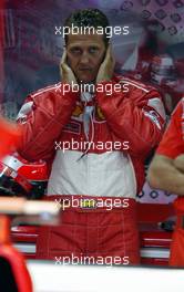 04.04.2003 SAO PAULO, BRASILIEN, BR, FORMEL1, FREITAG, TRAINING, MICHAEL SCHUMACHER (D, 01), SCUDERIA FERRARI MARLBORO, IN DER BOX (PIT) - AUTODROMO JOSE CARLOS PACE, INTERLAGOS (2003 GRAND PRIX OF BRAZIL, FORMEL 1, F1).  c COPYRIGHT: PHOTOS MIT - XPB.CC - KENNZEICHNEN, WEITERE BILDER AUF WWW.XPB.CC, EMAIL: INFO@XPB.CC - BELEGEXEMPLARE SENDEN.