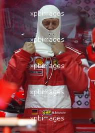 04.04.2003 SAO PAULO, BRASILIEN, BR, FORMEL1, FREITAG, TRAINING, MICHAEL SCHUMACHER (D, 01), SCUDERIA FERRARI MARLBORO, IN DER BOX (PIT) - AUTODROMO JOSE CARLOS PACE, INTERLAGOS (2003 GRAND PRIX OF BRAZIL, FORMEL 1, F1).  c COPYRIGHT: PHOTOS MIT - XPB.CC - KENNZEICHNEN, WEITERE BILDER AUF WWW.XPB.CC, EMAIL: INFO@XPB.CC - BELEGEXEMPLARE SENDEN.