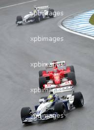 06.04.2003 Sao Paulo, Brasilien, BR, Formel1, Sonntag, Start zum GP von Brasilien 2003, Safety Car Phase vor dem Start, Ralf Schumacher (D, BMW WilliamsF1), Michael Schumacher (D, Ferrari), Giancarlo Fisichella (I, Jordan Ford) - Autodromo Jose Carlos Pace, Interlagos (2003 Grand Prix of Brazil, Formel 1, F1).  c Copyright: Photos mit - xpb.cc - kennzeichnen, weitere Bilder auf www.xpb.cc, eMail: info@xpb.cc - Belegexemplare senden.