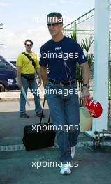 03.04.2003 SAO PAULO, BRASILIEN, BR, FORMEL1, DONNERSTAG, MICHAEL SCHUMACHER (D, FERRARI) BEI DER ANKUNFT - AUTODROMO JOSE CARLOS PACE, INTERLAGOS (2003 GRAND PRIX OF BRAZIL, FORMEL 1, F1).  c COPYRIGHT: PHOTOS MIT - XPB.CC - KENNZEICHNEN, WEITERE BILDER AUF WWW.XPB.CC, EMAIL: INFO@XPB.CC - BELEGEXEMPLARE SENDEN.