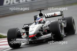 13.06.2003 Montreal, Kanada, CAN, Formel1, Freitag, Kimi Raikkonen, (Räikkönen, FIN, 06), West McLaren Mercedes, MP4-17D, auf der Strecke (Track) - Formel 1 Grand Prix (GP) von Kanada 2003 auf dem Circuit Gilles Villeneuve, Ile Notre-Dame, Canada, Quebec, F1 - Weitere Bilder auf www.xpb.cc, eMail: info@xpb.cc - Belegexemplare senden. Abdruck ist honorarpflichtig. c Copyrightnachweis: xpb.cc