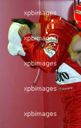 13.06.2003 Montreal, Kanada, CAN, Formel1, Freitag, Michael Schumacher (D, 01, F2003-GA), Scuderia Ferrari Marlboro, in der Box (Pit) - Formel 1 Grand Prix (GP) von Kanada 2003 auf dem Circuit Gilles Villeneuve, Ile Notre-Dame, Canada, Quebec, F1 - Weitere Bilder auf www.xpb.cc, eMail: info@xpb.cc - Belegexemplare senden. Abdruck ist honorarpflichtig. c Copyrightnachweis: xpb.cc