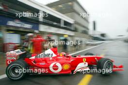 14.06.2003 Montreal, Kanada, CAN, Formel1, Samstag, Michael Schumacher (D, 01, F2003-GA), Scuderia Ferrari Marlboro, fährt aus der Box (Pit) - Formel 1 Grand Prix (GP) von Kanada 2003 auf dem Circuit Gilles Villeneuve, Ile Notre-Dame, Canada, Quebec, F1 - Weitere Bilder auf www.xpb.cc, eMail: info@xpb.cc - Belegexemplare senden. Abdruck ist honorarpflichtig. c Copyrightnachweis: xpb.cc