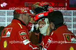 14.06.2003 Montreal, Kanada, CAN, Formel1, Samstag, Michael Schumacher (D, 01, F2003-GA), Scuderia Ferrari Marlboro, in der Box (Pit) mit Ross Brawn (Ferrari, Technischer Direktor, Technical Director), Portrait (links) - Formel 1 Grand Prix (GP) von Kanada 2003 auf dem Circuit Gilles Villeneuve, Ile Notre-Dame, Canada, Quebec, F1 - Weitere Bilder auf www.xpb.cc, eMail: info@xpb.cc - Belegexemplare senden. Abdruck ist honorarpflichtig. c Copyrightnachweis: xpb.cc