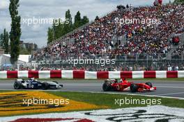 15.06.2003 Montreal, Kanada, CAN, Formel1, Sonntag, Michael Schumacher (D, Ferrari) vor Ralf Schumacher (D, 04), BMW WilliamsF1 Team, FW25, auf der Strecke (Track) - Formel 1 Grand Prix (GP) von Kanada 2003 auf dem Circuit Gilles Villeneuve, Ile Notre-Dame, Canada, Quebec, F1 - Weitere Bilder auf www.xpb.cc, eMail: info@xpb.cc - Belegexemplare senden. Abdruck ist honorarpflichtig. c Copyrightnachweis: photo4 / xpb.cc - LEGAL NOTICE: THIS PICTURE IS NOT FOR ITALY PRINT USE, KEINE PRINT BILDNUTZUNG IN ITALIEN!