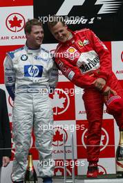 15.06.2003 Montreal, Kanada, CAN, Formel1, Sonntag, Podium, Ralf Schumacher (D, BMW WilliamsF1) und Michael Schumacher (D, Ferrari) - Formel 1 Grand Prix (GP) von Kanada 2003 auf dem Circuit Gilles Villeneuve, Ile Notre-Dame, Canada, Quebec, F1 - Weitere Bilder auf www.xpb.cc, eMail: info@xpb.cc - Belegexemplare senden. Abdruck ist honorarpflichtig. c Copyrightnachweis: xpb.cc