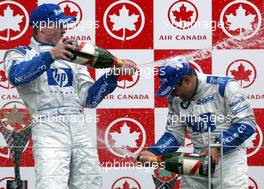 15.06.2003 Montreal, Kanada, CAN, Formel1, Sonntag, Podium, Ralf Schumacher (D, BMW WilliamsF1) und Juan-Pablo Montoya (CO, BMW WilliamsF1) - Formel 1 Grand Prix (GP) von Kanada 2003 auf dem Circuit Gilles Villeneuve, Ile Notre-Dame, Canada, Quebec, F1 - Weitere Bilder auf www.xpb.cc, eMail: info@xpb.cc - Belegexemplare senden. Abdruck ist honorarpflichtig. c Copyrightnachweis: xpb.cc