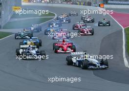 15.06.2003 Montreal, Kanada, CAN, Formel1, Sonntag, Start zum GP von Canada (Rennen), Ralf Schumacher (D, BMW WilliamsF1) vor Juan-Pablo Montoya (Juan Pablo, CO, 03), BMW WilliamsF1 Team, FW25, auf der Strecke (Track) und Michael Schumacher (D, Ferrari) - Formel 1 Grand Prix (GP) von Kanada 2003 auf dem Circuit Gilles Villeneuve, Ile Notre-Dame, Canada, Quebec, F1 - Weitere Bilder auf www.xpb.cc, eMail: info@xpb.cc - Belegexemplare senden. Abdruck ist honorarpflichtig. c Copyrightnachweis: xpb.cc