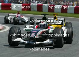 15.06.2003 Montreal, Kanada, CAN, Formel1, Sonntag, Rennen, Jos Verstappen (NL, 19), Minardi Cosworth, PS03, auf der Strecke (Track) vor Giancarlo Fisichella (I, Jordan Ford) - Formel 1 Grand Prix (GP) von Kanada 2003 auf dem Circuit Gilles Villeneuve, Ile Notre-Dame, Canada, Quebec, F1 - Weitere Bilder auf www.xpb.cc, eMail: info@xpb.cc - Belegexemplare senden. Abdruck ist honorarpflichtig. c Copyrightnachweis: xpb.cc