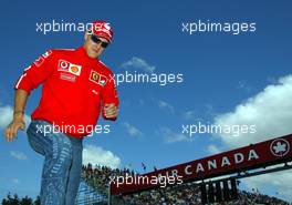 15.06.2003 Montreal, Kanada, CAN, Formel1, Sonntag, Fahrerparade, Michael Schumacher (D, Ferrari) - Formel 1 Grand Prix (GP) von Kanada 2003 auf dem Circuit Gilles Villeneuve, Ile Notre-Dame, Canada, Quebec, F1 - Weitere Bilder auf www.xpb.cc, eMail: info@xpb.cc - Belegexemplare senden. Abdruck ist honorarpflichtig. c Copyrightnachweis: xpb.cc