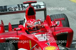 15.06.2003 Montreal, Kanada, CAN, Formel1, Sonntag, Michael Schumacher (D, 01), Scuderia Ferrari Marlboro, F2003-GA, auf der Strecke (Track) jubelt bei der Fahrt in den Park Ferme - Formel 1 Grand Prix (GP) von Kanada 2003 auf dem Circuit Gilles Villeneuve, Ile Notre-Dame, Canada, Quebec, F1 - Weitere Bilder auf www.xpb.cc, eMail: info@xpb.cc - Belegexemplare senden. Abdruck ist honorarpflichtig. c Copyrightnachweis: photo4 / xpb.cc - LEGAL NOTICE: THIS PICTURE IS NOT FOR ITALY PRINT USE, KEINE PRINT BILDNUTZUNG IN ITALIEN!