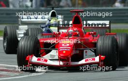 15.06.2003 Montreal, Kanada, CAN, Formel1, Sonntag, Rennen, Michael Schumacher (D, 01), Scuderia Ferrari Marlboro, F2003-GA, auf der Strecke (Track) vor Ralf Schumacher (D, BMW WilliamsF1) - Formel 1 Grand Prix (GP) von Kanada 2003 auf dem Circuit Gilles Villeneuve, Ile Notre-Dame, Canada, Quebec, F1 - Weitere Bilder auf www.xpb.cc, eMail: info@xpb.cc - Belegexemplare senden. Abdruck ist honorarpflichtig. c Copyrightnachweis: xpb.cc