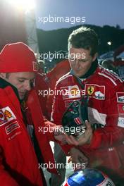 17.01.2003 Madonna di Campiglio, Italien, Michael Schumacher beim Carting im Schnee während der traditionellen Skiwoche des Ferrari Formel1 Teams im italienischen Wintersportort Madonna di Campiglio  (Marlboro, Sponsor, Januar, Italy, 2003, F1)  ,weitere Bilder auf der Bilddatenbank