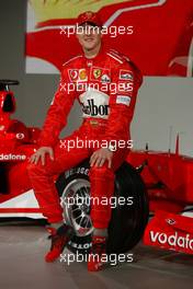 07.02.2003 Maranello, Italien, Ferrari, offizielle Formel1 Präsentation (Launch des F2003GA), Scuderia Ferrari Marlboro, in der neuen Logistik-Halle auf dem Gelände von Ferrari, hier: Michael Schumacher - (Februar, Mugello, Italy, Formel 1, F1, 2003)  c Copyright: Photos mit - xpb.cc - kennzeichnen, weitere Bilder auf der Bilddatenbank