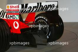 07.02.2003 Maranello, Italien, Ferrari, offizielle Formel1 Präsentation (Launch des F2003GA), Scuderia Ferrari Marlboro, in der neuen Logistik-Halle auf dem Gelände von Ferrari, TECHNIK FEATURE: Heckflügel - (Februar, Mugello, Italy, Formel 1, F1, 2003)  c Copyright: Photos mit - xpb.cc - kennzeichnen, weitere Bilder auf der Bilddatenbank