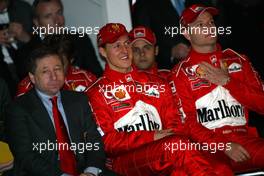 07.02.2003 Maranello, Italien, Ferrari, offizielle Formel1 Präsentation (Launch des F2003GA), Scuderia Ferrari Marlboro, in der neuen Logistik-Halle auf dem Gelände von Ferrari, hier: Jean Todt (Teamchef, General Manager),  Michael Schumacher,  Rubens Barrichello - (Februar, Mugello, Italy, Formel 1, F1, 2003)  c Copyright: Photos mit - xpb.cc - kennzeichnen, weitere Bilder auf der Bilddatenbank