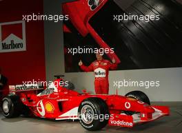 07.02.2003 Maranello, Italien, Ferrari, offizielle Formel1 Präsentation (Launch des F2003GA), Scuderia Ferrari Marlboro, in der neuen Logistik-Halle auf dem Gelände von Ferrari, hier: Rubens Barrichello - (Februar, Mugello, Italy, Formel 1, F1, 2003)  c Copyright: Photos mit - xpb.cc - kennzeichnen, weitere Bilder auf der Bilddatenbank