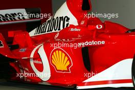 07.02.2003 Maranello, Italien, Ferrari, offizielle Formel1 Präsentation (Launch des F2003GA), Scuderia Ferrari Marlboro, in der neuen Logistik-Halle auf dem Gelände von Ferrari, TECHNIK FEATURE: Seitenkasten mit Lufteinlass - (Februar, Mugello, Italy, Formel 1, F1, 2003)  c Copyright: Photos mit - xpb.cc - kennzeichnen, weitere Bilder auf der Bilddatenbank