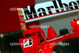 07.02.2003 Maranello, Italien, Ferrari, offizielle Formel1 Präsentation (Launch des F2003GA), Scuderia Ferrari Marlboro, in der neuen Logistik-Halle auf dem Gelände von Ferrari, TECHNIK FEATURE: Seitenflügel, hinten - (Februar, Mugello, Italy, Formel 1, F1, 2003)  c Copyright: Photos mit - xpb.cc - kennzeichnen, weitere Bilder auf der Bilddatenbank