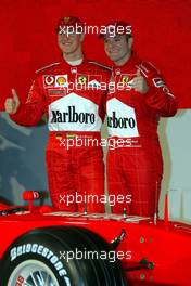 07.02.2003 Maranello, Italien, Ferrari, offizielle Formel1 Präsentation (Launch des F2003GA), Scuderia Ferrari Marlboro, in der neuen Logistik-Halle auf dem Gelände von Ferrari, hier: Michael Schumacher und Rubens Barrichello - (Februar, Mugello, Italy, Formel 1, F1, 2003)  c Copyright: Photos mit - xpb.cc - kennzeichnen, weitere Bilder auf der Bilddatenbank