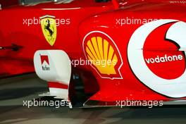 07.02.2003 Maranello, Italien, Ferrari, offizielle Formel1 Präsentation (Launch des F2003GA), Scuderia Ferrari Marlboro, in der neuen Logistik-Halle auf dem Gelände von Ferrari, TECHNIK FEATURE: Seitenkasten mit Luftblech - (Februar, Mugello, Italy, Formel 1, F1, 2003)  c Copyright: Photos mit - xpb.cc - kennzeichnen, weitere Bilder auf der Bilddatenbank