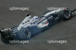 05.07.2003 Magny - Cours, Frankreich, F1, Samstag, David Coulthard (GB, 05), West McLaren Mercedes, MP4-17D, auf der Strecke (Track) mit Dreher - Magny - Cours, Circuit de Nevers, Formel 1 Grand Prix (GP) von Frankreich 2003, France, Nevers - Alle Bilder auf www.xpb.cc, eMail: info@xpb.cc - Abdruck ist honorarpflichtig. c Copyrightnachweis: xpb.cc