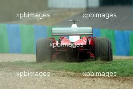 05.07.2003 Magny - Cours, Frankreich, F1, Samstag, Michael Schumacher (D, 01), Scuderia Ferrari Marlboro, F2003-GA, auf der Strecke (Track) -mit leichtem Ausrutscher ins Gras - Magny - Cours, Circuit de Nevers, Formel 1 Grand Prix (GP) von Frankreich 2003, France, Nevers - Alle Bilder auf www.xpb.cc, eMail: info@xpb.cc - Abdruck ist honorarpflichtig. c Copyrightnachweis: xpb.cc