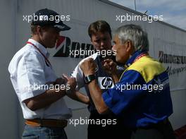 05.07.2003 Magny - Cours, Frankreich, F1, Samstag, Ralf Schumacher (D, BMW WilliamsF1) und Pierre Dupasquier (Michelin, Reifen, Chef), Portrait - Magny - Cours, Circuit de Nevers, Formel 1 Grand Prix (GP) von Frankreich 2003, France, Nevers - Alle Bilder auf www.xpb.cc, eMail: info@xpb.cc - Abdruck ist honorarpflichtig. c Copyrightnachweis: xpb.cc