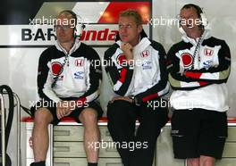 06.07.2003 Magny - Cours, Frankreich, F1, Sonntag, BAR Mechaniker in der Box - Magny - Cours, Circuit de Nevers, Formel 1 Grand Prix (GP) von Frankreich 2003, France, Nevers - Alle Bilder auf www.xpb.cc, eMail: info@xpb.cc - Abdruck ist honorarpflichtig. c Copyrightnachweis: xpb.cc