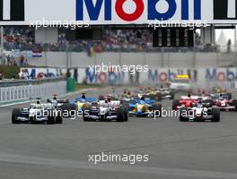 06.07.2003 Magny - Cours, Frankreich, F1, Sonntag, Start zum GP von Frankreich, Ralf Schumacher (D, BMW WilliamsF1), Juan-Pablo Montoya (CO, BMW WilliamsF1), Michael Schumacher (D, Ferrari), Kimi Raikkonen, (FIN, McLaren Mercedes) - Magny - Cours, Circuit de Nevers, Formel 1 Grand Prix (GP) von Frankreich 2003, France, Nevers - Alle Bilder auf www.xpb.cc, eMail: info@xpb.cc - Abdruck ist honorarpflichtig. c Copyrightnachweis: xpb.cc