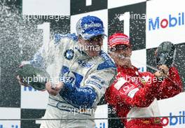 06.07.2003 Magny - Cours, Frankreich, F1, Sonntag, Podium nach dem Rennen zum GP von Frankreich, Ralf Schumacher (D, BMW WilliamsF1), Michael Schumacher (D, Ferrari) - Magny - Cours, Circuit de Nevers, Formel 1 Grand Prix (GP) von Frankreich 2003, France, Nevers - Alle Bilder auf www.xpb.cc, eMail: info@xpb.cc - Abdruck ist honorarpflichtig. c Copyrightnachweis: xpb.cc