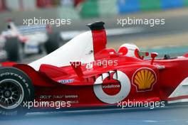 06.07.2003 Magny - Cours, Frankreich, F1, Sonntag, Rennen (Aktion), GP von Frankreich, Rubens Barrichello (BR, 02), Scuderia Ferrari Marlboro, F2003-GA, auf der Strecke (Track)  dreht sich von der Strecke - Magny - Cours, Circuit de Nevers, Formel 1 Grand Prix (GP) von Frankreich 2003, France, Nevers - Alle Bilder auf www.xpb.cc, eMail: info@xpb.cc - Abdruck ist honorarpflichtig. c Copyrightnachweis: xpb.cc