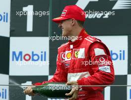 06.07.2003 Magny - Cours, Frankreich, F1, Sonntag, Podium nach dem Rennen zum GP von Frankreich, Michael Schumacher (D, Ferrari) - Magny - Cours, Circuit de Nevers, Formel 1 Grand Prix (GP) von Frankreich 2003, France, Nevers - Alle Bilder auf www.xpb.cc, eMail: info@xpb.cc - Abdruck ist honorarpflichtig. c Copyrightnachweis: xpb.cc