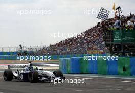 06.07.2003 Magny - Cours, Frankreich, F1, Sonntag, Rennen (Aktion), GP von Frankreich, FINISH, Flagge, Ralf Schumacher (D, 04), BMW WilliamsF1 Team, FW25, auf der Strecke (Track) - Magny - Cours, Circuit de Nevers, Formel 1 Grand Prix (GP) von Frankreich 2003, France, Nevers - Alle Bilder auf www.xpb.cc, eMail: info@xpb.cc - Abdruck ist honorarpflichtig. c Copyrightnachweis: xpb.cc