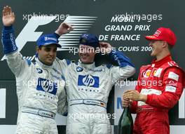 06.07.2003 Magny - Cours, Frankreich, F1, Sonntag, Podium nach dem Rennen zum GP von Frankreich, Juan-Pablo Montoya (CO, BMW WilliamsF1), Ralf Schumacher (D, BMW WilliamsF1), Michael Schumacher (D, Ferrari) - Magny - Cours, Circuit de Nevers, Formel 1 Grand Prix (GP) von Frankreich 2003, France, Nevers - Alle Bilder auf www.xpb.cc, eMail: info@xpb.cc - Abdruck ist honorarpflichtig. c Copyrightnachweis: xpb.cc
