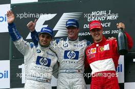 06.07.2003 Magny - Cours, Frankreich, F1, Sonntag, Podium nach dem Rennen zum GP von Frankreich, Juan-Pablo Montoya (CO, BMW WilliamsF1), Ralf Schumacher (D, BMW WilliamsF1), Michael Schumacher (D, Ferrari) - Magny - Cours, Circuit de Nevers, Formel 1 Grand Prix (GP) von Frankreich 2003, France, Nevers - Alle Bilder auf www.xpb.cc, eMail: info@xpb.cc - Abdruck ist honorarpflichtig. c Copyrightnachweis: photo4 / xpb.cc - LEGAL NOTICE: THIS PICTURE IS NOT FOR ITALY PRINT USE, KEINE PRINT BILDNUTZUNG IN ITALIEN!